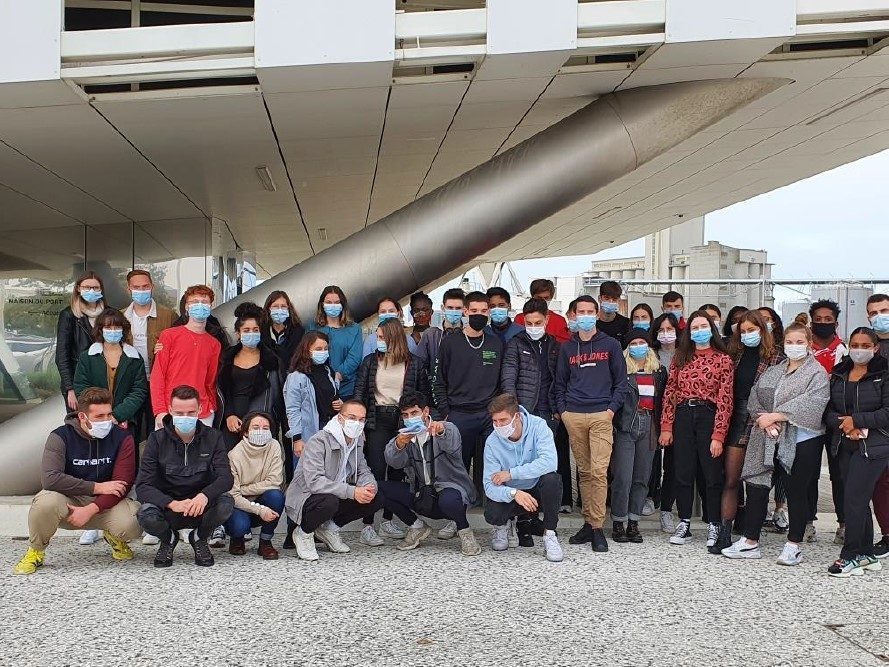 Les étudiants au port de La Rochelle